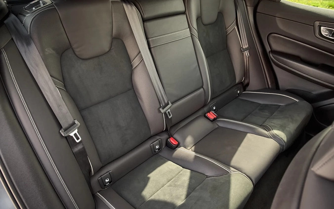 Volvo XC 60 cena 105800 przebieg: 181000, rok produkcji 2018 z Polanów małe 631